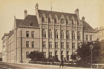 Hlavní průčelí 1870 (© https://www.geschichtewiki.wien.gv.at/Akademisches_Gymnasium)