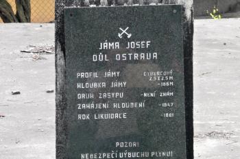 pomníček na důl Josef (© Jan P. Štěpánek 04/2020)