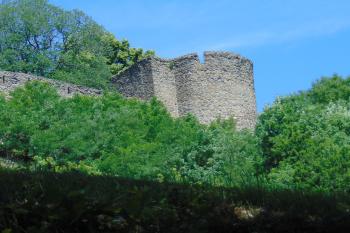 Bašta chránící původní vstup do malého /staršího/ Kravařského předhradí (© Dušan Dohňanský  06/2022)