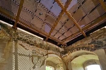 Moderní, ale decentně použité prvky v interiéru hradního paláce (© Jan P. Štěpánek  05/2024)