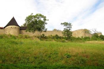 takto se otevírá příchozím pohled na hrad ( © Jan P. Štěpánek 09/2005)