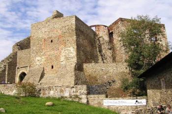 pohled na vnitřní hrad od jihu ze 4. dvora ( © Jan P. Štěpánek 09/2005)