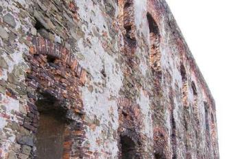 vnější stěna paláce vnitřního hradu ( © Jan P. Štěpánek 09/2005)