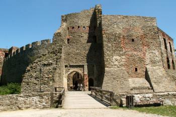 Pohled na vstupní bránu vnitřního hradu ze 4 nádvoří ( © Miroslav BITTER 07/2007)