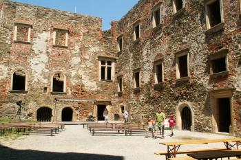 Vnitřní líc stěny paláce vnitřního hradu ( © Miroslav BITTER 07/2007)