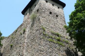 hradební věž ukončující na jihu mohutnou štítovou zeď ( © Jan P. Štěpánek 07/2008)