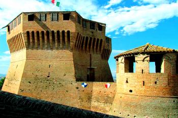 Rocca - pevnost Mondavio, v provincii Pesaro a Urbino v regionu Marche, Itálie (© Pavel Vítek 05/2001)