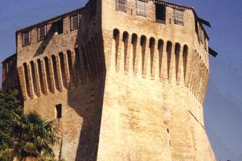 Rocca - pevnost Mondavio, v provincii Pesaro a Urbino v regionu Marche, Itálie (© Pavel Vítek 05/2001)