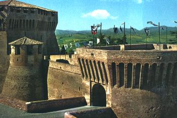Rocca - pevnost Mondavio, v provincii Pesaro a Urbino v regionu Marche, Itálie (© Pavel Vítek 05/2001)