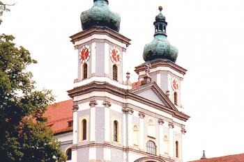 Klášterní bazilika Nanebevzetí Panny Marie a sv. Jana Evangelisty v bavorském Waldsassenu. (© Pavel Vítek 05/2001)