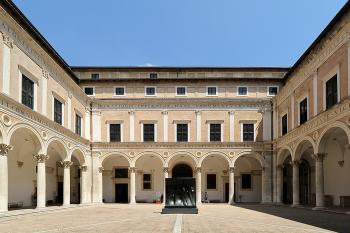 Vévodský palác v italském Urbinu (© Pavel Vítek 05/2001)