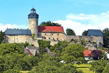 Hrad Zwernitz nad obcí Sansparei v bavorské Horní Falci   (© Pavel Vítek 05/2001)