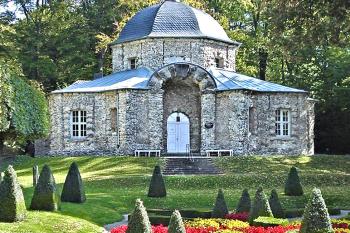 Kamenná zahrada pod hradem Zwernitz v Sansparei v bavorské Horní Falci   (© Pavel Vítek 05/2001)