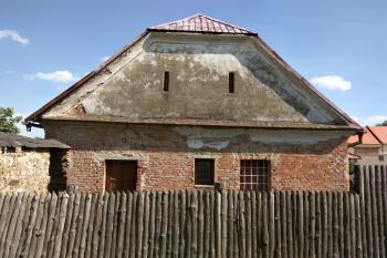 soukromý obytný dům v severní části dvora (© Jan P. Štěpánek 05/2020)