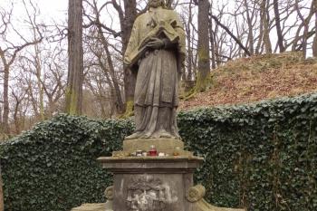Socha sv. Jana Nepomuckého - detail (© Johannes Cladis, 03/2015)