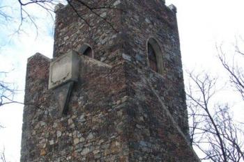 Úzké schodiště na vyhlídku se točí kolem jádra věže ( © Petr Turyna 12.3. 2005)