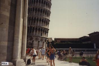 Šikmá věž, zvonice patřící k vedlejší katedrále, v italské Pise (© Pavel Vítek 05/2001)