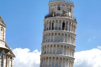 Šikmá věž, zvonice patřící k vedlejší katedrále, v italské Pise (© Pavel Vítek 05/2001)