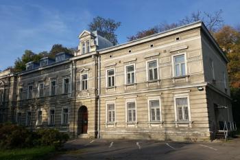 Reprezentnativní jižní průčelí vily Adolfa Landsbergera - zámečku (© Jan P. Štěpánek 2019)