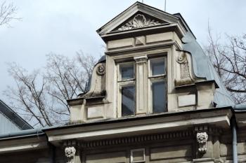 Detail ozdobného vikýře Landsbergerovy vily (zámečku) (© Jan P. Štěpánek 2019)