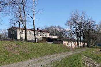 Tovární část areálu od západu (© Jan P. Štěpánek 2010)