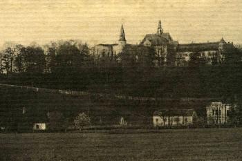 Pohled přes řeku na Landsbergerovu vilu a okolní zástavbu z místeckého břehu řeky. Přelom 19. a 20. století (© SOkA Frýdek-Místek)