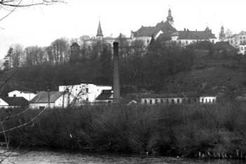 Celkový pohled na areál textilky a ředitelství kolem roku 1908.  (© SOkA Frýdek-Místek)