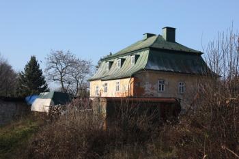 Bývalá fara od jihovýchodu ( © Ivan Grisa 11/2011)