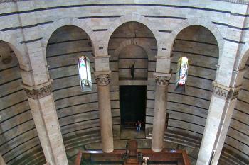 Baptisterium na Náměstí zázraků v italské Pisa (© Pavel Vítek 05/2001)