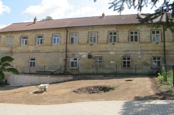 Západní křídlo zámku (© Dušan Dohňanský 08/2019)