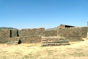 Dungur, zbytky paláce královny ze Sáby u etiopského města Aksúm (© Pavel Vítek 03/2009)