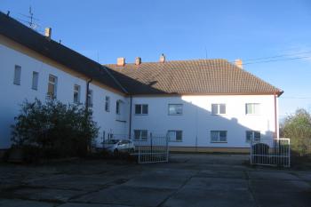 Obytná (reprezentativní část) od jihu (© Jaroslav Špiroch 11/2020)