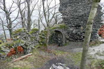 Zřícenina hradu Himlštejn (© aleshwarrior, 11/2013)