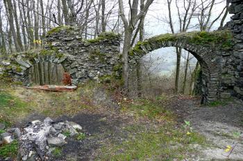 Zřícenina hradu Himlštejn (© aleshwarrior, 11/2013)