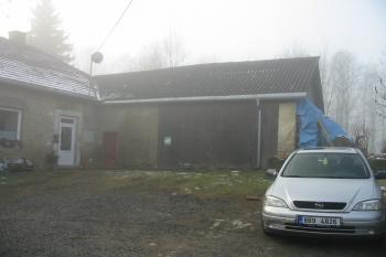 Přestavěna stodola, jež byla součásti původního dvora (© Dušan Dohňanský 02/2017)
