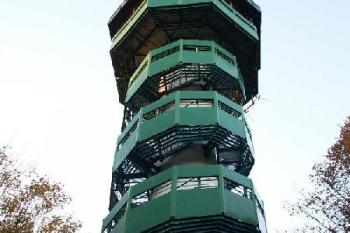 Celkový pohled na samotnou věž rozhledny. ( © Miroslav BITTER 11/2005)