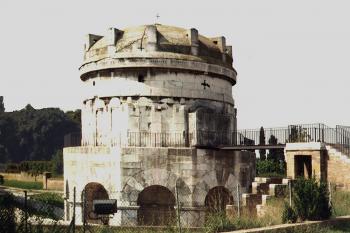 Theodorichovo mauzoleum v italské Ravenně (© Pavel Vítek 05/2001)