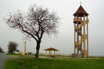 rozhledna Slatina (© A. Průšová  04/2019)