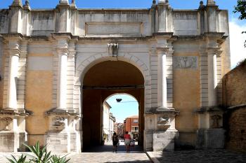 Porta Adriana v italské Ravenně. (© Pavel Vítek 05/2001)