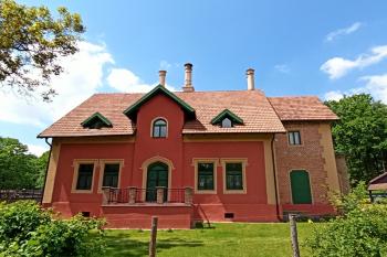 Východní průčelí panské hájenky (© Jan P. Štěpánek 06/2020)