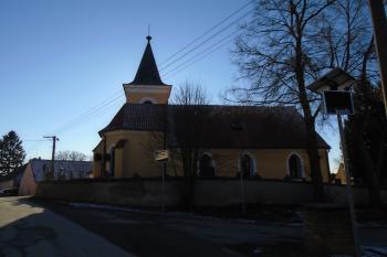 pohled na kostel ze severozápadu (© Jaroslav Špiroch  01/2022)