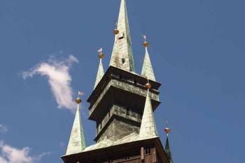 Vršek věže s ochozy (© Kryštof Šťastný, 08/2006)