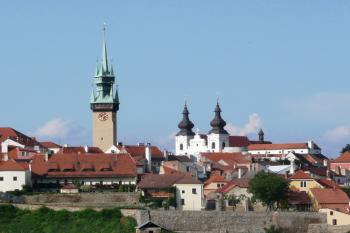 radniční věž a kostel sv. Kříže ( © Jan P. Štěpánek 07/2009)