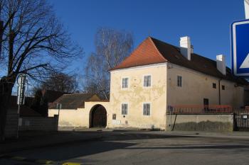 pohled na barokní faru od jihovýchodu (© Marcela Váňová 12/2020)