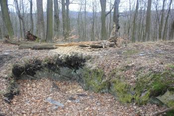 Patrně nádrž na vodu nebo zatesaná místnost (© Luděk Vláčil 03/2016)