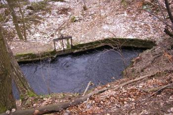 vyústění kanálu z prvního skalního tunelu ( © Jan P. Štěpánek 02/2008)