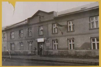 Budova bývalého kláštera ve 2. polovině 20. stol. (© Luděk Vláčil 06/2020)