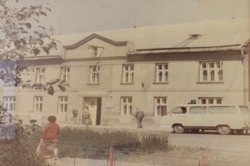 Budova bývalého kláštera ve 2. polovině 20. stol. (© Luděk Vláčil 06/2020)