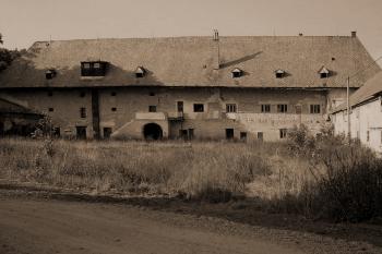 Dvůr před požárem v r. 2010 (© Luděk Vláčil 07/2020)