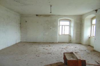Pravděpodobný společenský sál /největší místnost zámku/ (© Dušan Dohňanský  04/2023)